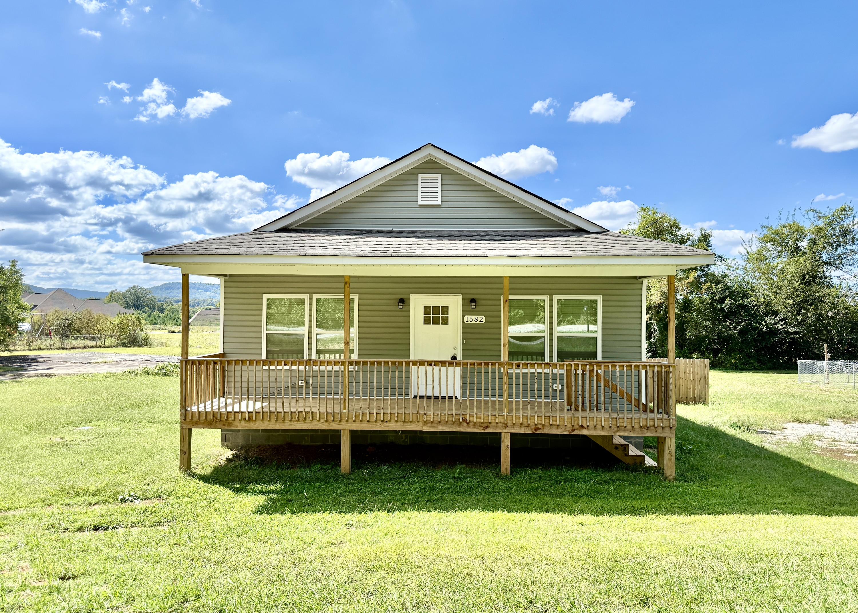 1582 Hobbs Island Rd Se